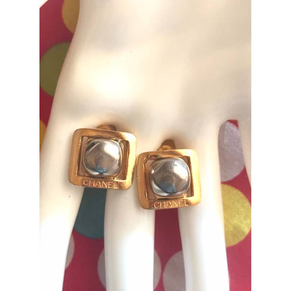 CHANEL Vintage metallic tone gripoix stone earrings in golden square shape - Picture 1 of 7